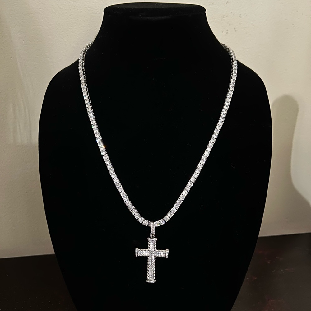 Mens 14K White Gold Diamond Cross Pendant Necklace